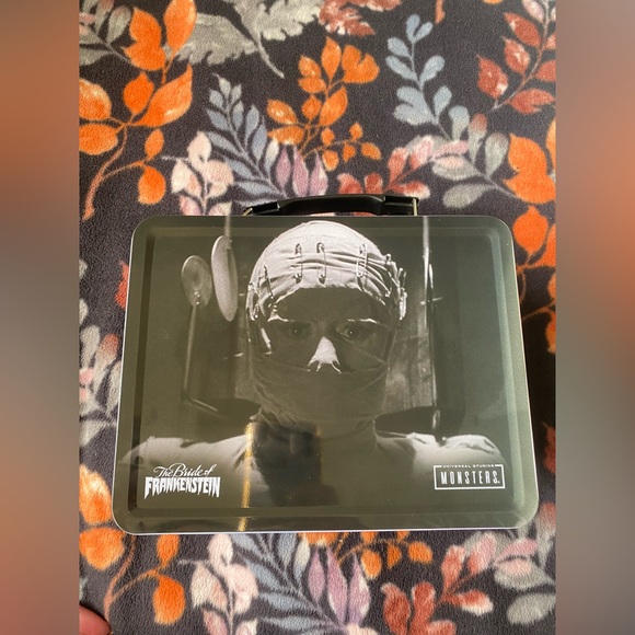 Zombie Bride Lunchbox - Picture 2 of 6